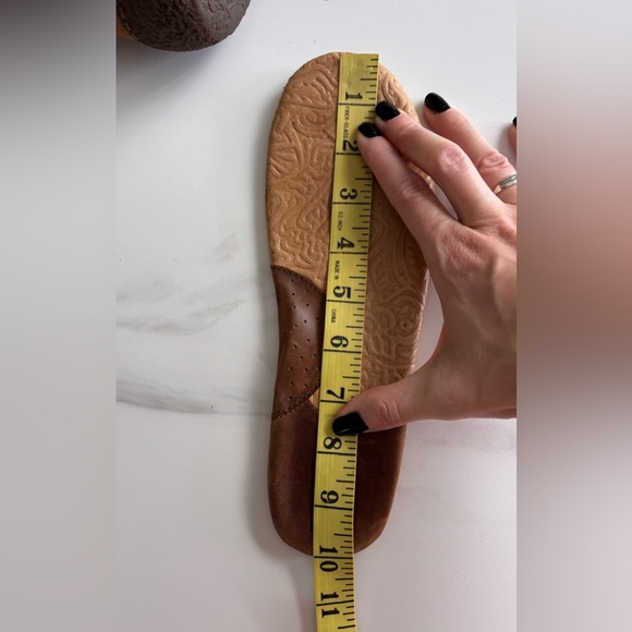 Born Brown and Leather Fur Winter Boots 8.5 - Picture 6 of 9